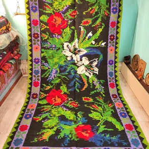 Vintage Romanian rug, handmade wool carpet, kelim Moldavian art, hand-woven in the 70s, boho floral style, tapis moldave, 315x152cm.