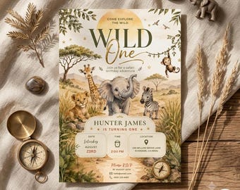 Può includere: Un invito di compleanno rettangolare a tema safari con illustrazioni di un cucciolo di leone, giraffa, elefante, zebra e scimmia. Il testo recita: COME EXPLORE THE WILD, WILD One, HUNTER JAMES IS TURNING ONE, AUGUST 23RD, 2:00 PM.