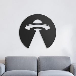 UFO Metal Wall Art – Sci‑Fi Alien Spaceship Sign for Modern Home Decor