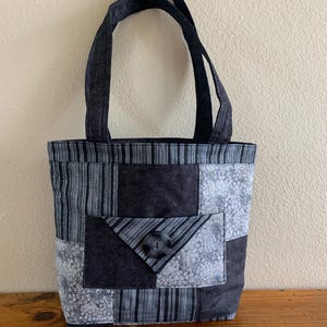 Bolso de mano con patchwork en negro y gris