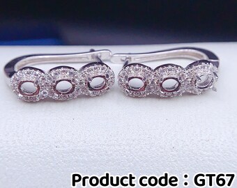 May include: Sterling silver earring settings with three round bezels, each measuring 3mm by 3.5mm. The settings are designed to hold gemstones or other embellishments. Product code: GT67.