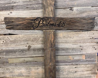 Cruz rústica de madera grabada de 3 pies