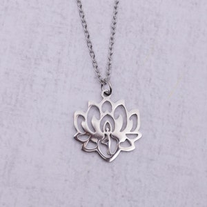Ketten "LOTUS" Edelstahl Modeschmuck Chakren Karte Chakra Zukunft neu Spruch Lotusblume spirituell Fan Halskette 45cm silberfarben diy Charm