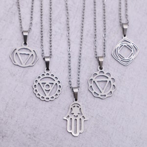 Ketten "CHAKRA" Edelstahl Modeschmuck Chakren Karte Medium Zukunft neu Spruch Gravur spirituell Fan Halskette 45 cm silberfarben diy Charm