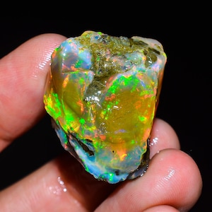 Welo Fire Ethiopian Opal Rough Gemstone: Natural Oil Slick, 42 Ct