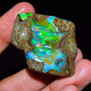 Ethiopian Welo Opal Gemstone: 61 ct Fire Opal Rough for Jewelry