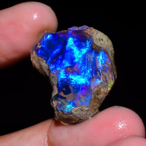 Welo Fire Ethiopian Opal Rough Gemstone: 19.5 ct Jewelry Making