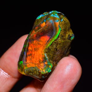 Welo Fire Ethiopian Opal Rough Gemstone: Natural Oil, 56 Ct