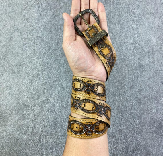 Vintage 80s Embossed Leather Corset Belt: Boho Cinch Waist  display picture 2