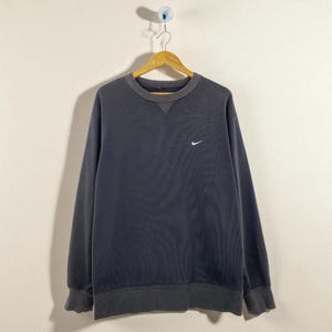 Nike Plain Black Crew Neck Sweatshirt | Vintage Nike Men’s Size Medium | Embroidered Logo | Casual Wear | Sportswear | Comfortable Fit