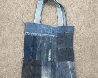 Borsa tote in denim riciclato fatta a mano: borsa per la spesa in tessuto patchwork di jeans, ecologica e unica, con manici robusti, per l'uso quotidiano e i viaggi.