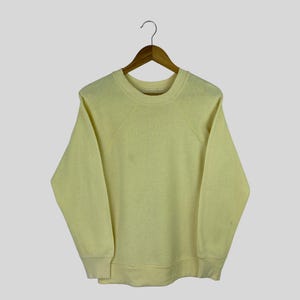 Sudadera raglán vintage de los 80 en amarillo pálido, jersey minimalista liso en tonos pastel, suéter de felpa suave y estético, top básico para estar en casa, talla S