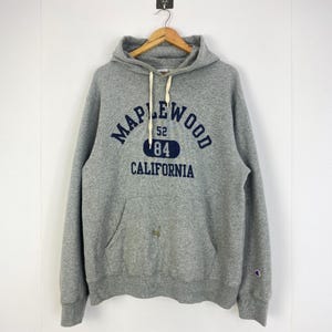 Champion Maplewood California Hoodie – Vintage Graphic Pullover Sweatshirt – Size X-Large – Retro Unisex Streetwear – USA College Style