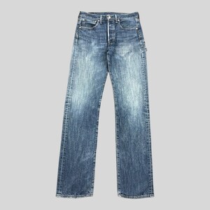 Jeans Levi’s 501 vintage de mezclilla azul, pierna recta, cierre de botones, etiqueta roja, talla W31 L32, hechos en EE. UU., cintura alta, unisex, estilo desgastado, mezclilla de trabajo.