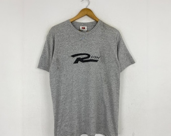 Camiseta vintage Nike Rush Graphic dos anos 2000, clássica streetwear, cinza, tamanho XL, algodão macio, fabricada no México. Camiseta retrô com logo da Nike, estilo anos 2000.