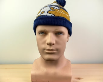 Gorro de malha estilo vintage Peanuts Snoopy Flying Ace | Touca pompom amarelo e azul | Gorro de inverno de malha Snoopy Flying Ace da década de 1990