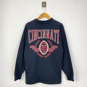 Vintage 90s University of Cincinnati Sweatshirt Unisex Retro College Hoodie Graphic Sweatshirt Classic Logo Design Sportswear Size M