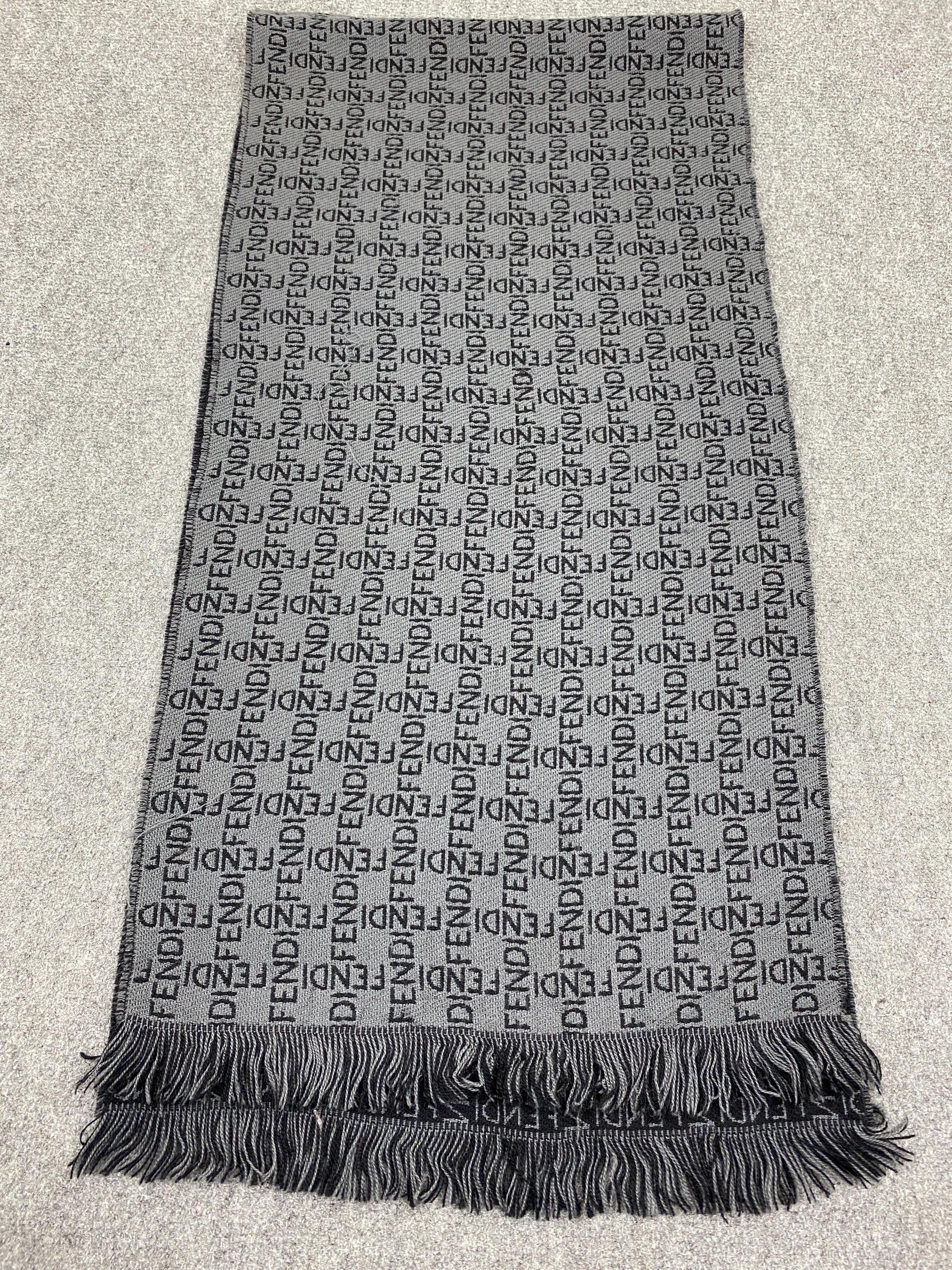 ヴィンテージ フェンディ ウールマフラーフェンディ モノグラム ラムウール ヴィンテージ フェンディ モノグラム イタリア製 マフラー フェンディ