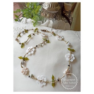 Kette Halskette mit Blumen, Margeriten, Gänseblümchen aus Glas, handgemachte Glaskunst aus Muranoglas