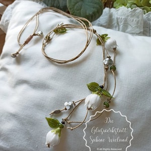 Ketting met rozenknoppen, bloemen en bloesems van glas, handgemaakt, handgemaakt glaskunstwerk