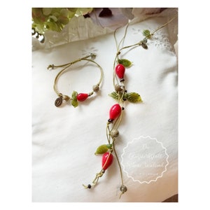 Kette Halskette mit Hagebutten aus Glas , handgemachte Glaskunst aus Muranoglas