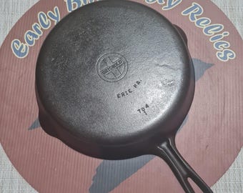 Griswold #8 PN#704 Grooved Handle (I Makers Mark) Small Block Logo Cast Iron Skillet