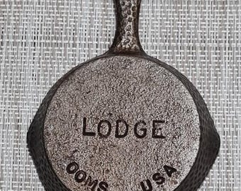 Vintage Lodge Mini Hammered Toy Skillet 00MS
