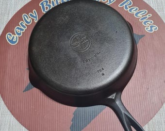 Griswold #8 PN#704 (R Makers Mark) Small Block Logo Cast Iron Skillet