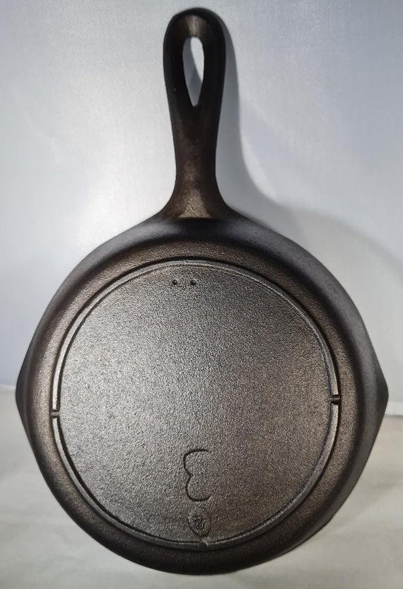 Lodge #14 Cast Iron Skillet With 3 Notches And With US Mark Circa 1950s To  Early 1960s Vintage