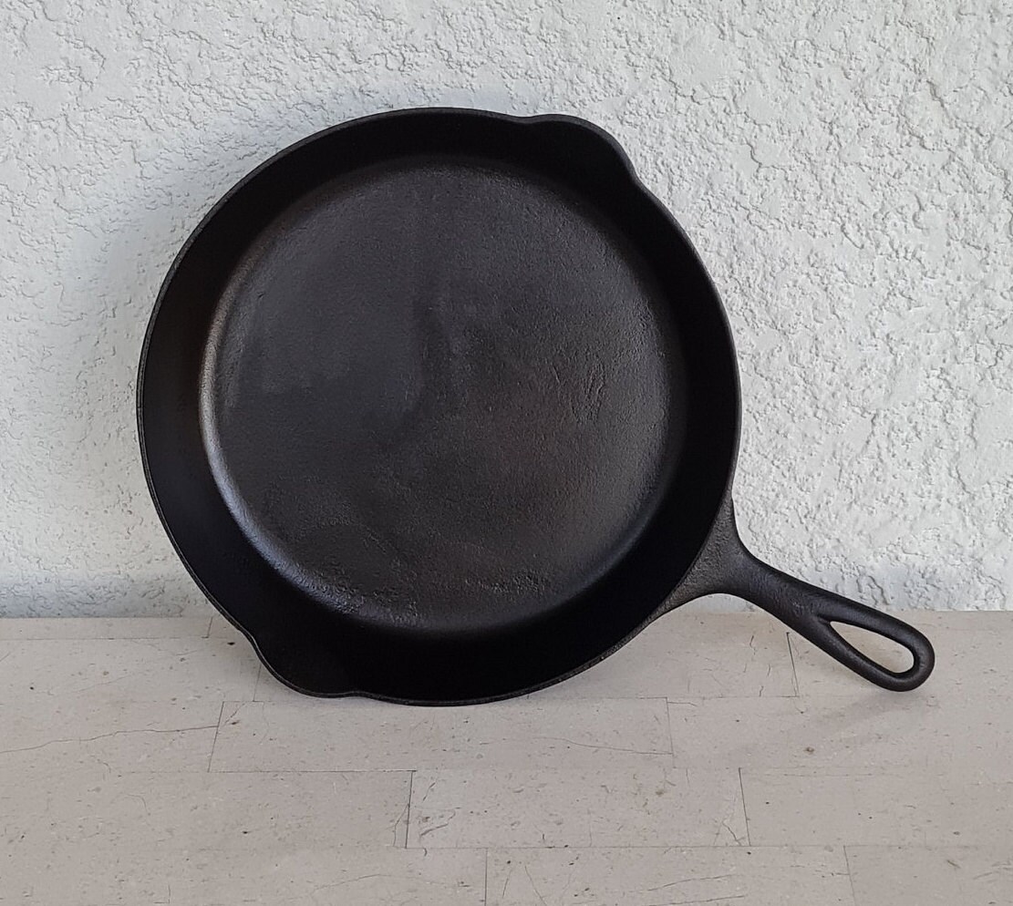 Rare (1890's) 3rd Series ERIE #8 Skillet With Heat Ring, 704 Rare (1890's) 3rd Series ERIE #8 Skillet With Heat Ring, 704