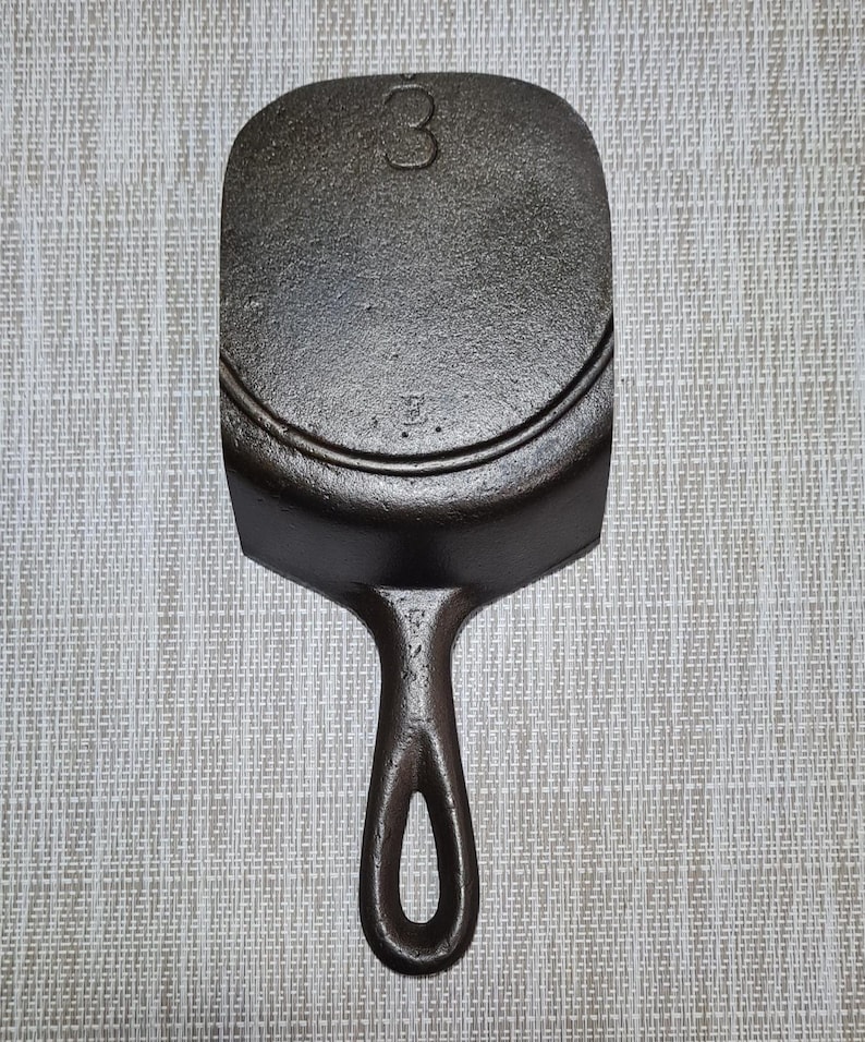 Vintage Lodge #3 Single Notch Cast Iron Spatula - Thumbnail 3