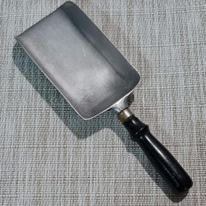 Aluminum Wood Handle Wagner Ware 8-3/4&quot; Confectionery Scoop
