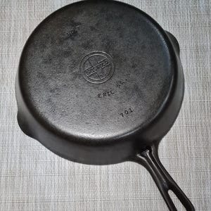 Griswold #7 PN#701 SBL Cast Iron Skillet Grooved Handle