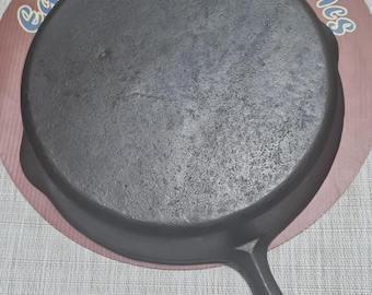 Vintage Unmarked Raised number #12 Cast iron Skillet- Restored