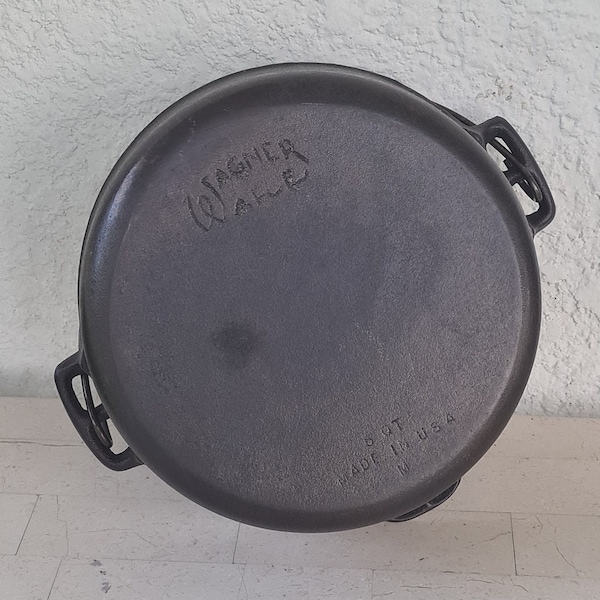 Vintage WAGNER WARE Unmarked 5 Quart Round Duch Oven Pot Cast Iron With Bail No Lid