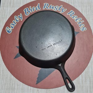 Unmarked Wagner #8  Cast Iron skillet, I Makers Mark.