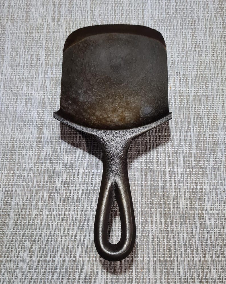 Vintage Lodge #3 Single Notch Cast Iron Spatula - Thumbnail 4