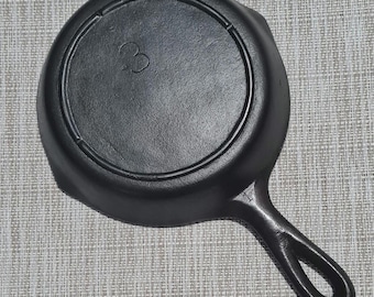 Lodge #3 Three Notch Cast Iron Skillet 1 Markers Mark On Bottom Side Of Handle