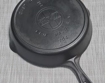 Griswold #8 PN#704, R Makers Mark Slant Logo Cast Iron Skillet With Heat Ring