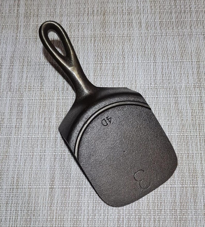 Vintage Lodge #3 Single Notch Cast Iron Spatula - Thumbnail 5