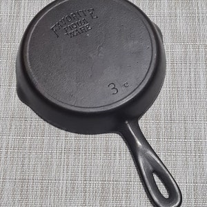 Favorite Piqua Ware #3 Cast Iron Skillet