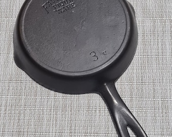 Favorite Piqua Ware #3 Cast Iron Skillet
