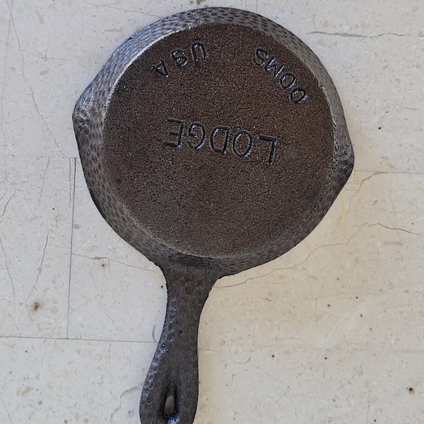 Vintage Lodge Mini Hammered Toy Skillet 00MS