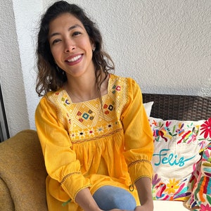 Mexikanische gelbe Baumwollbluse, handbestickt, original aus Chiapas