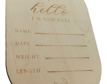 Gegraveerd houten bord met geboorteaankondiging – Hello World Newborn Photo Prop