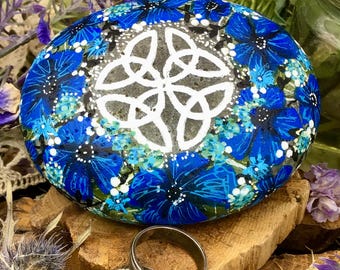 Bonnie Blue Scottish Oathing Stone for weddings or anniversary.Hand painted Celtic flower pebble for wedding vows handfasting Outlander gift