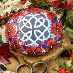Ruby Bay Scottish Oathing Stone for weddings or anniversary gift. Hand painted Celtic pebble wedding vows, handfasting Outlander baby naming
