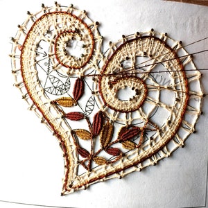 8 PATTERNS to making Bobbin Lace Valentine&#39;s Hearts Russian style