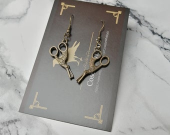 Cottagecore Bird Scissor Boucles d’oreilles Couturière Ciseaux bronze Academia Couture sur le mur du jardin