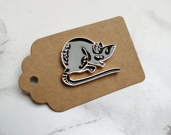 Broche de Rat noir foncé, Badge académique léger Goblincore Cottagecore, broche d'adoption de laboratoire de souris